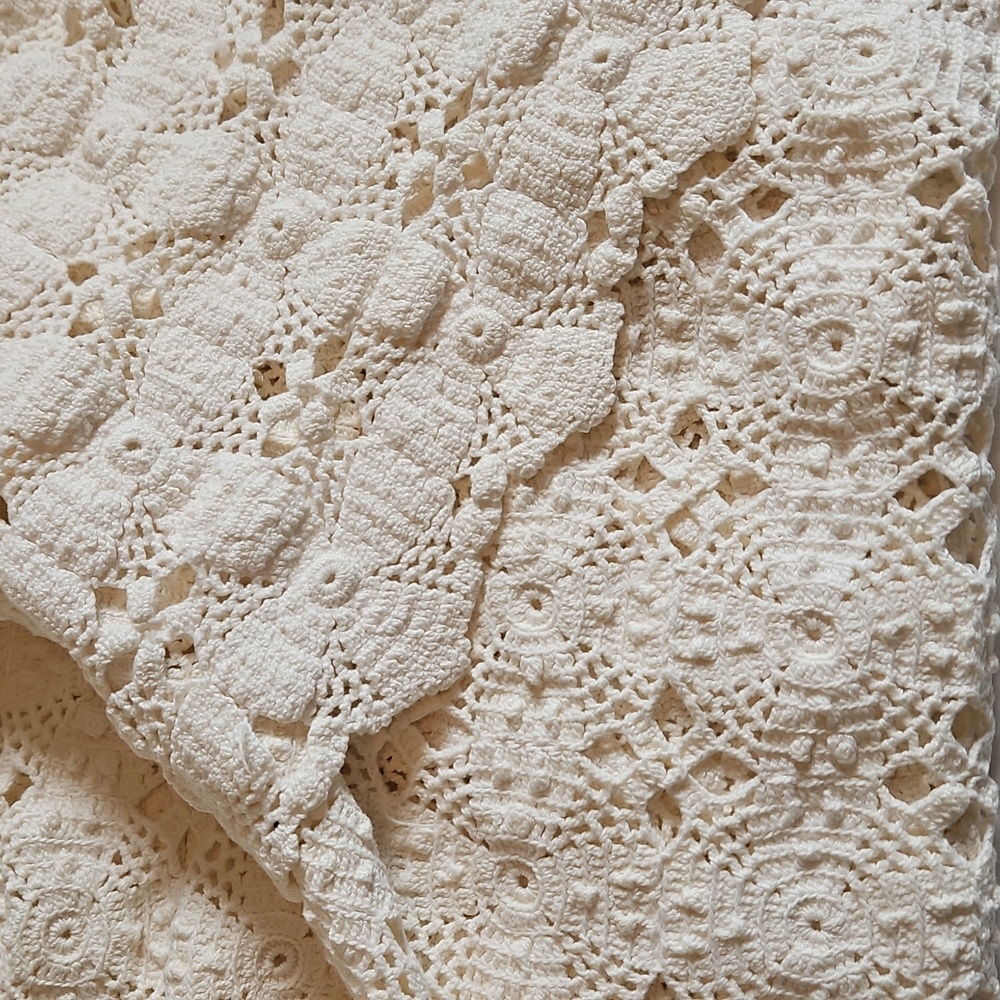 VTG White/Cream Crocheted Bedspread - Picture 4 of 4